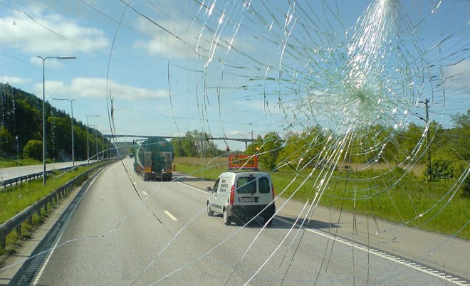 1024px-Scaniawindshield